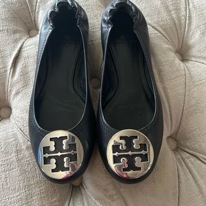 Tory Burch Women's Minnie Travel Ballet Flats, Perfect Black/Silver, 8.5 M US